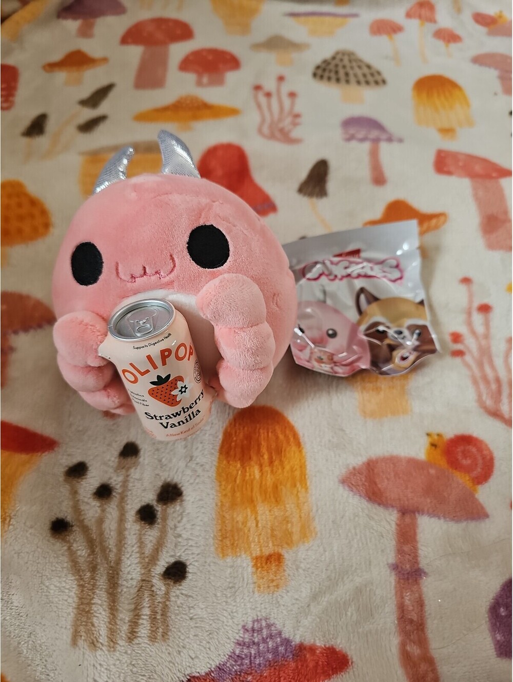ZURU Snackles Series 3 Millie Deep Sea Pig Pink 5" Mini Plush Olipop Soda
